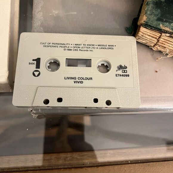 LIVING COLOUR VIVID CULT OF PERSONALITY VINTAGE CASSETTE TAPE CBS RARE (1988) - Picture 4 of 6